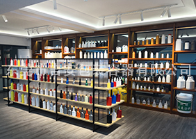 恒盛注册二楼胶水瓶、机油瓶、机油罐展区 恒盛注册二楼胶水瓶、机油瓶、机油罐展区